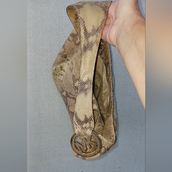 MK Shoulder Bag - Picture 3 of 12